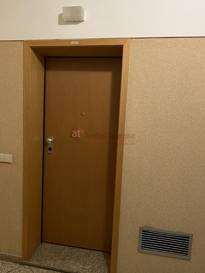 {{alt}}
