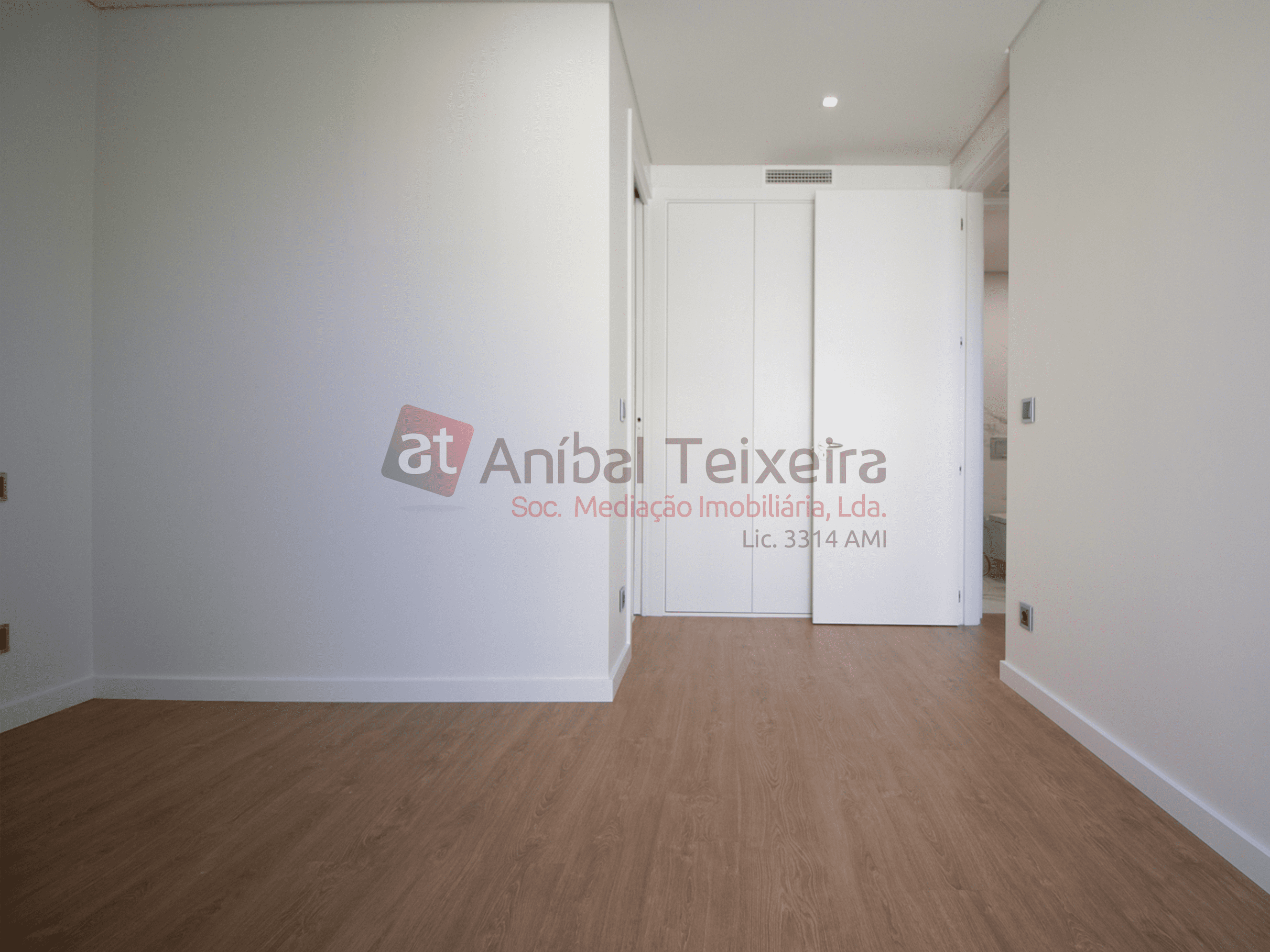 {{alt}}